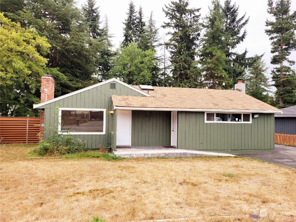 Photo of 2715 NE 205th Street, Shoreline, WA 98155 (MLS # 2155353)