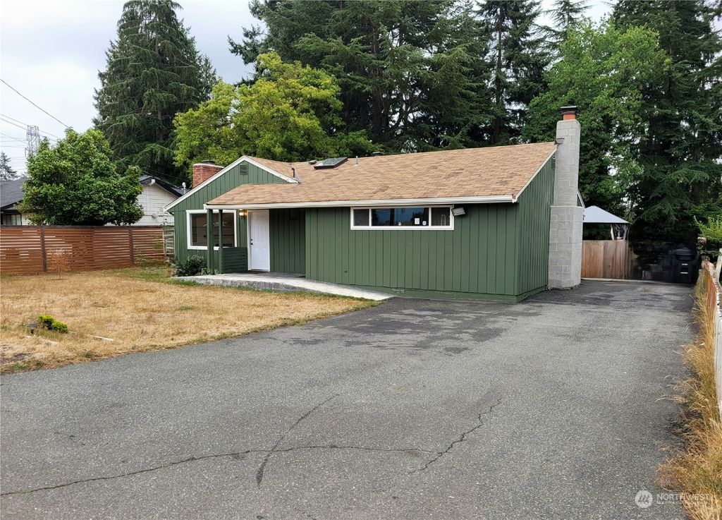 Photo of 2715 NE 205th Street, Shoreline, WA 98155 (MLS # 2155353)