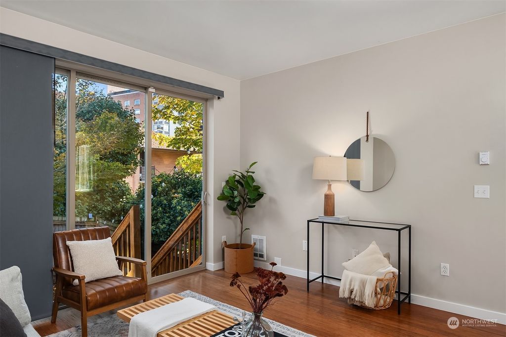 Photo of 918 2nd Avenue W #A, Seattle, WA 98119 (MLS # 2178998)