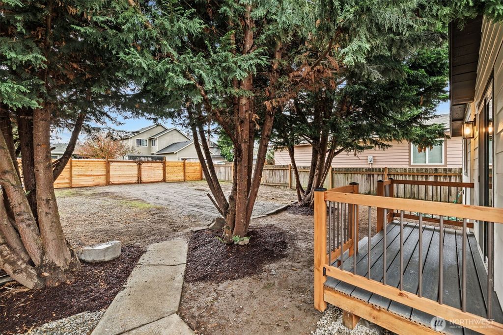 Photo of 1521 N 3rd Street, Renton, WA 98057 (MLS # 2457593)