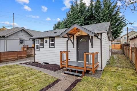 Photo of 1521 N 3rd Street, Renton, WA 98057 (MLS # 2457593)