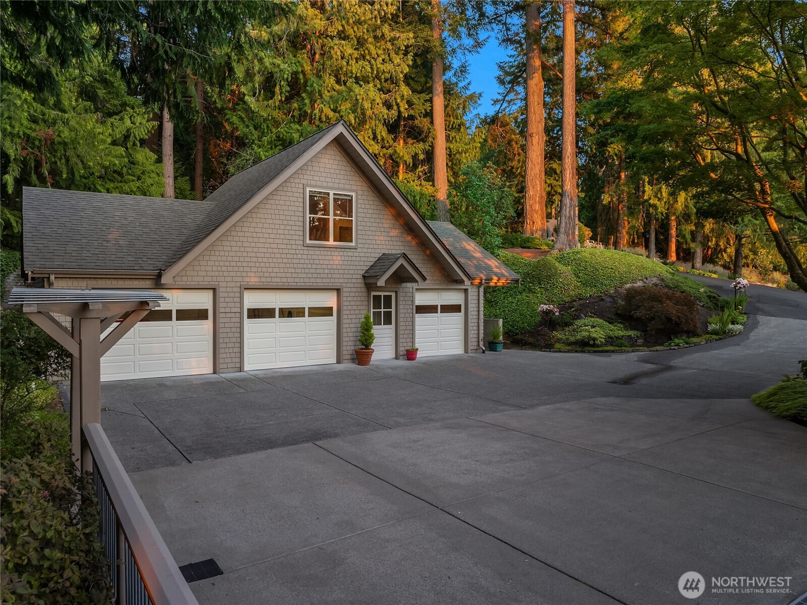 5141 Crystal Springs Drive NE