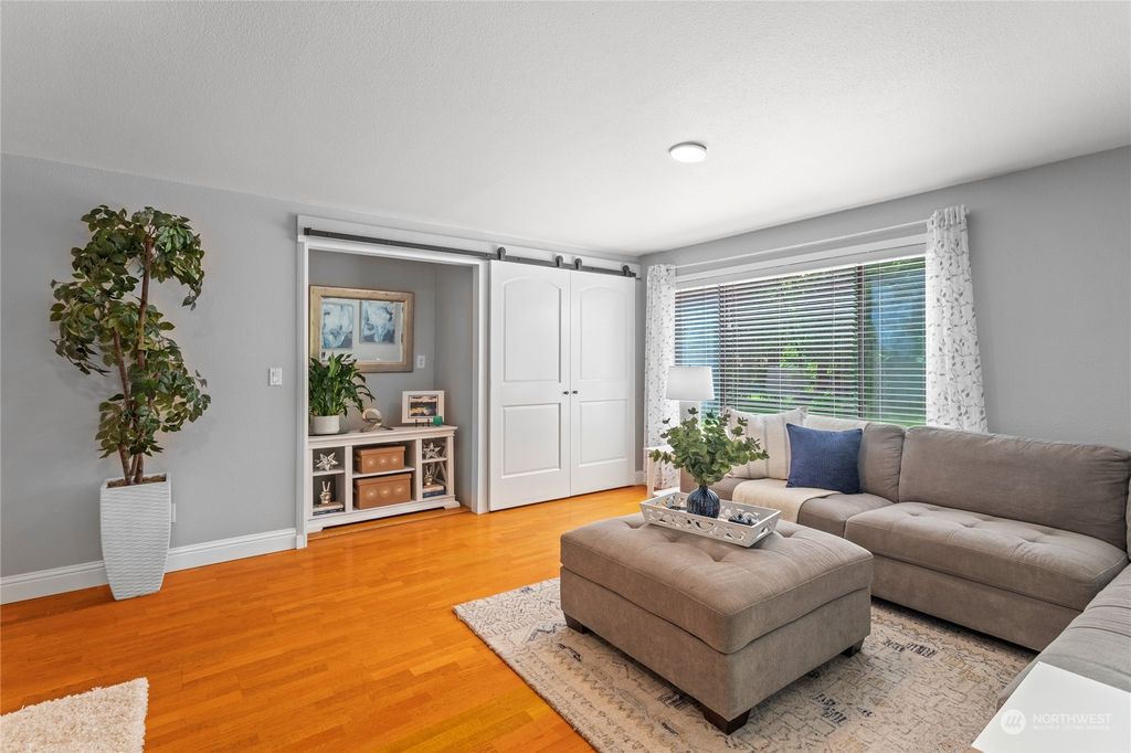 listing image 9369284494351820811