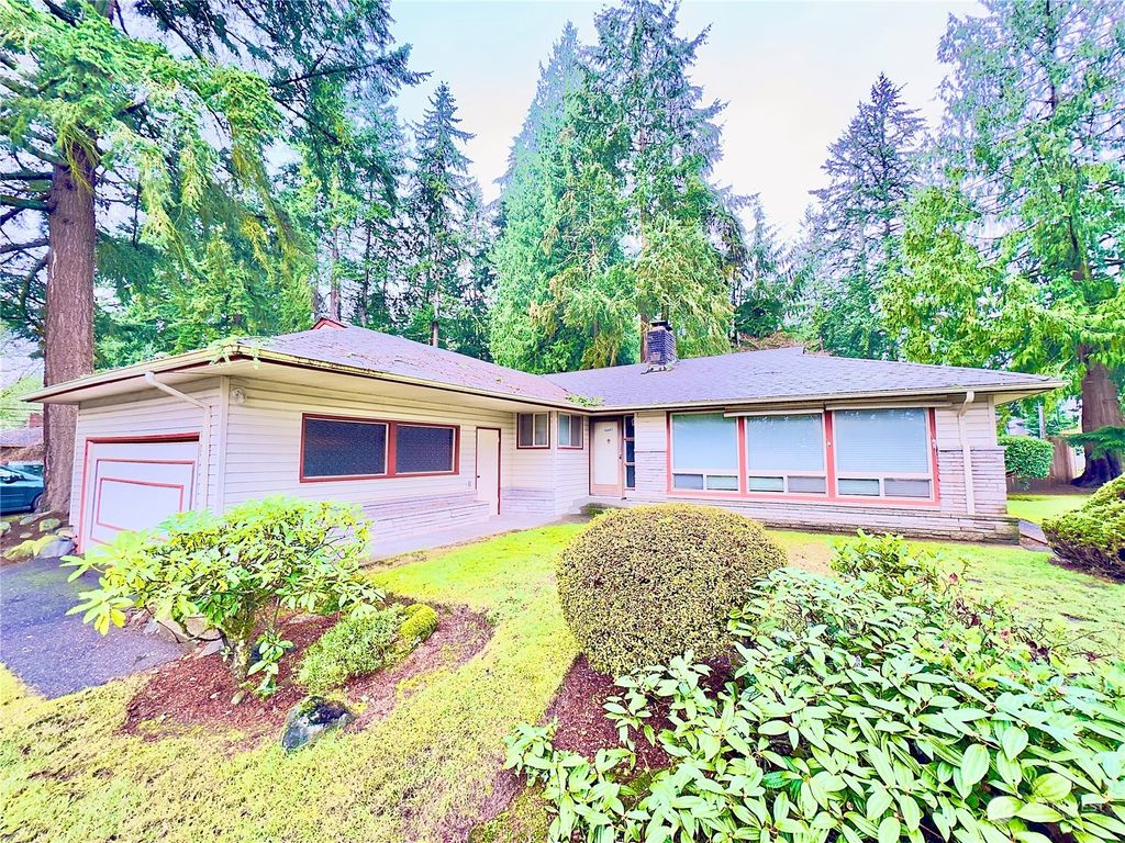 Photo of 16057 34th Ave NE Ave, Lake Forest Park, WA 98155 (MLS # 2319048)