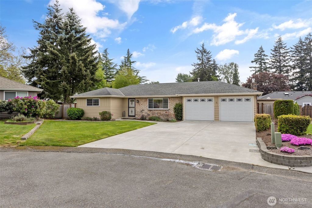 Photo of 11921 SE 205th Street, Kent, WA 98031 (MLS # 2517823)