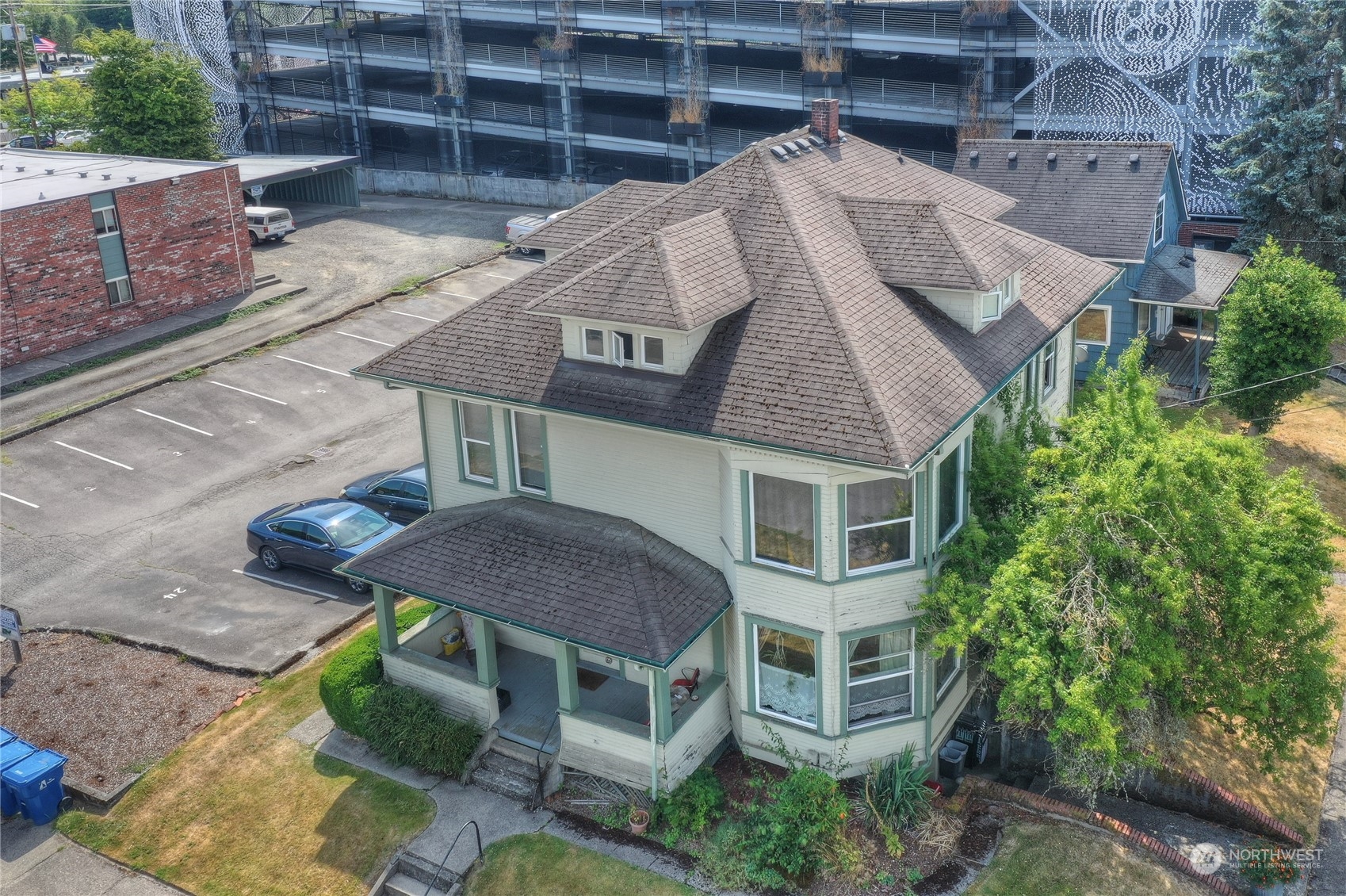 906 Adams Street SE