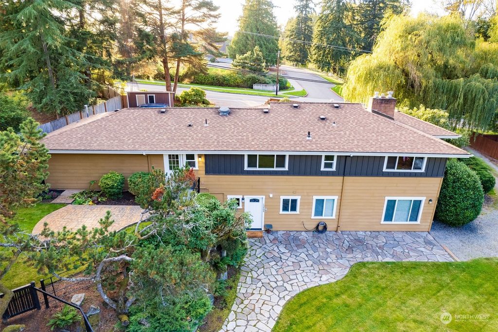 Photo of 13404 NE 84th Avenue, Kirkland, WA 98034 (MLS # 2296927)