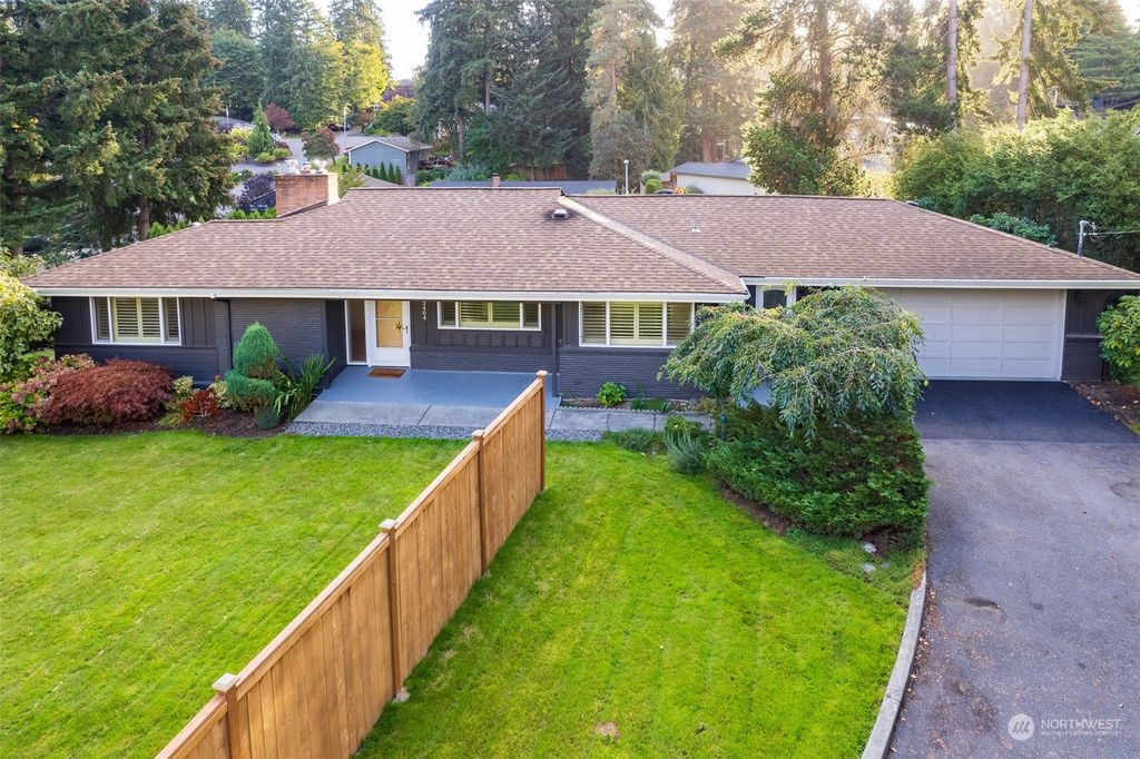 Photo of 13404 NE 84th Avenue, Kirkland, WA 98034 (MLS # 2296927)