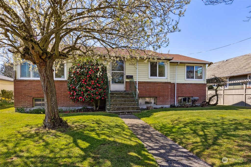 Photo of 8423 Seward Park Avenue S, Seattle, WA 98118 (MLS # 2212476)