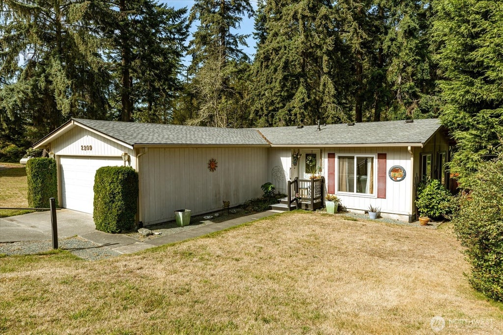 Photo of 2209 Conniston Way, Oak Harbor, WA 98277 (MLS # 2576928)