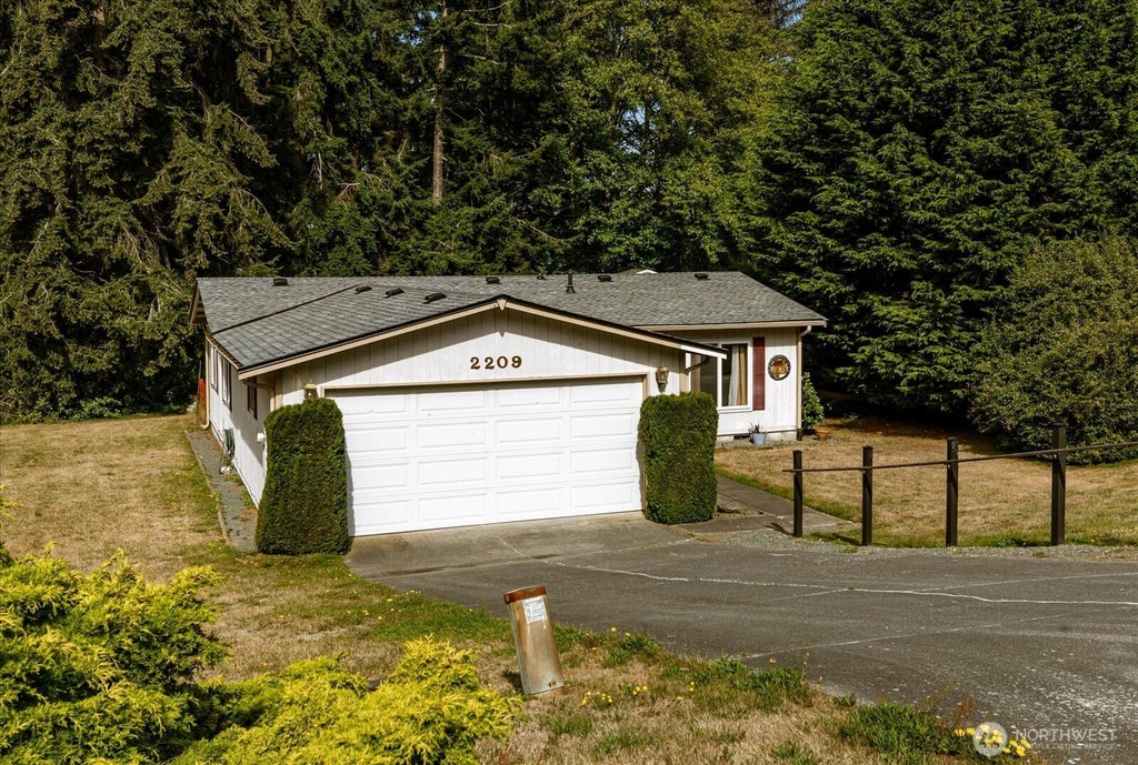 Photo of 2209 Conniston Way, Oak Harbor, WA 98277 (MLS # 2576928)