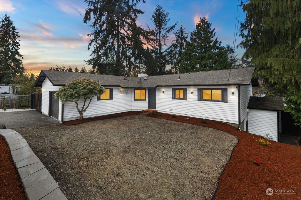 Photo of 31227 2nd Avenue SW, Federal Way, WA 98023 (MLS # 2209551)