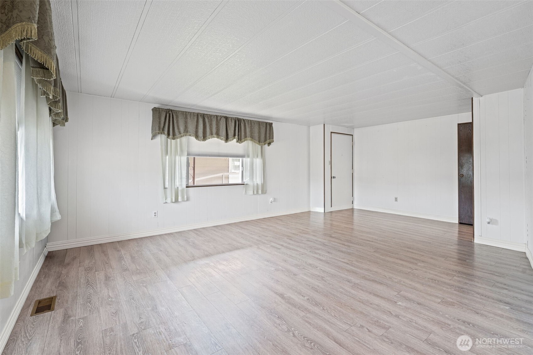 1402 22nd Street NE 27