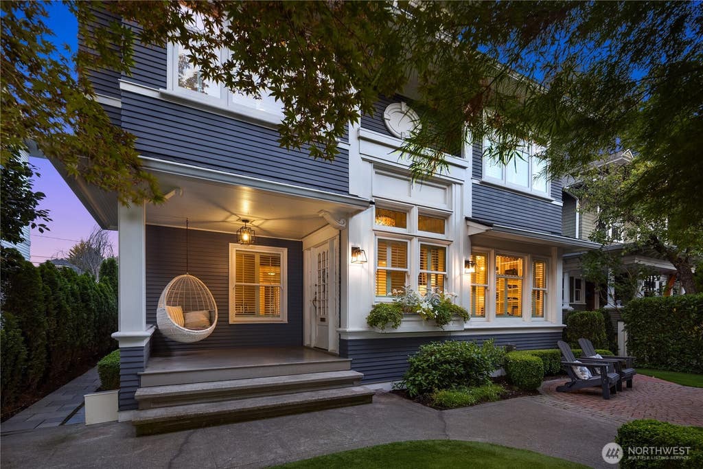 Photo of 716 15th Avenue E, Seattle, WA 98112 (MLS # 2574283)
