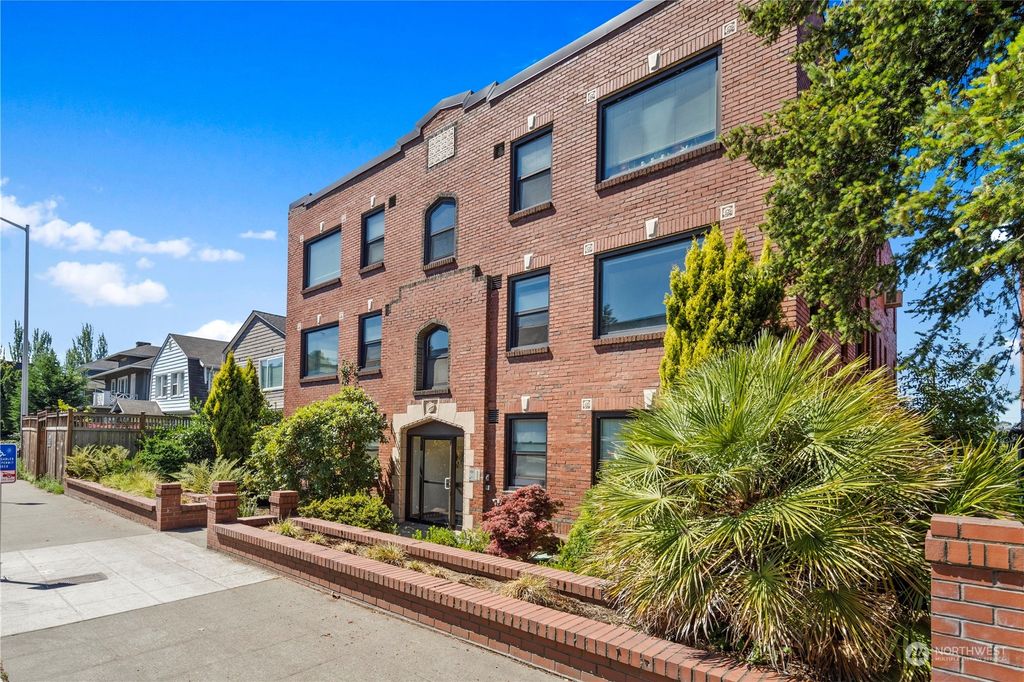 Photo of 2037 Boylston Avenue E, Seattle, WA 98102 (MLS # 1997935)