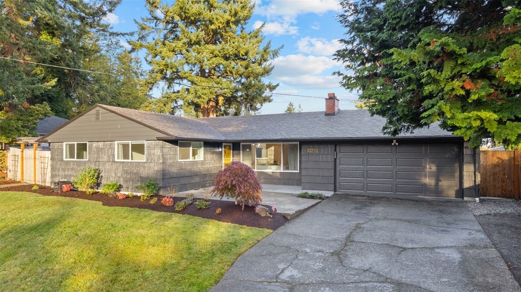Photo of 10215 Hemlock Street SW, Lakewood, WA 98498 (MLS # 2599554)
