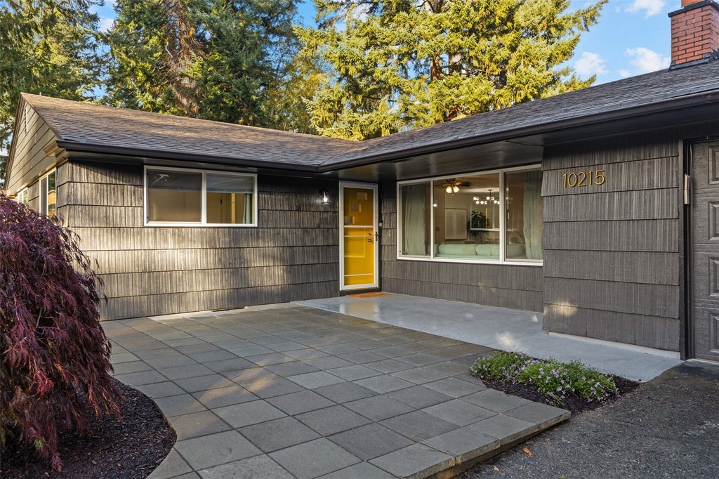 Photo of 10215 Hemlock Street SW, Lakewood, WA 98498 (MLS # 2599554)