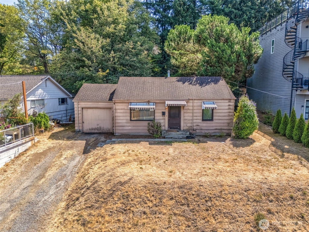 Photo of 406 Windsor Way NE, Renton, WA 98056 (MLS # 2578659)