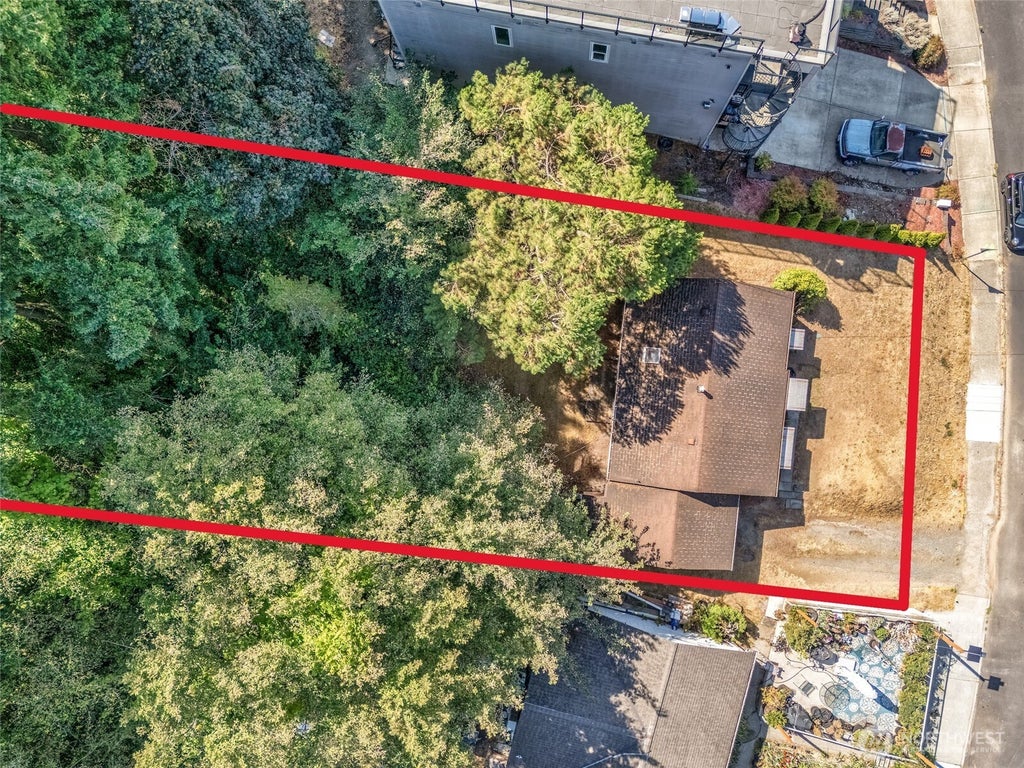 Photo of 406 Windsor Way NE, Renton, WA 98056 (MLS # 2578659)