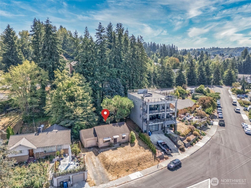Photo of 406 Windsor Way NE, Renton, WA 98056 (MLS # 2578659)