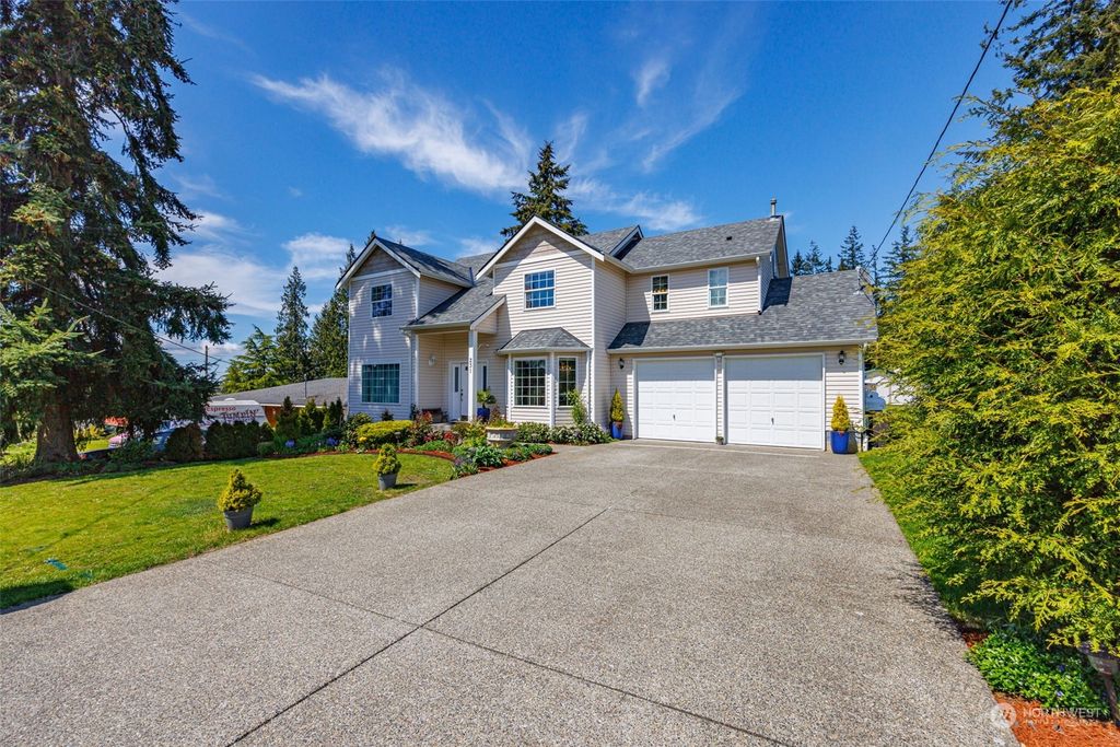 Photo of 231 78th Place SW, Everett, WA 98203 (MLS # 2063208)