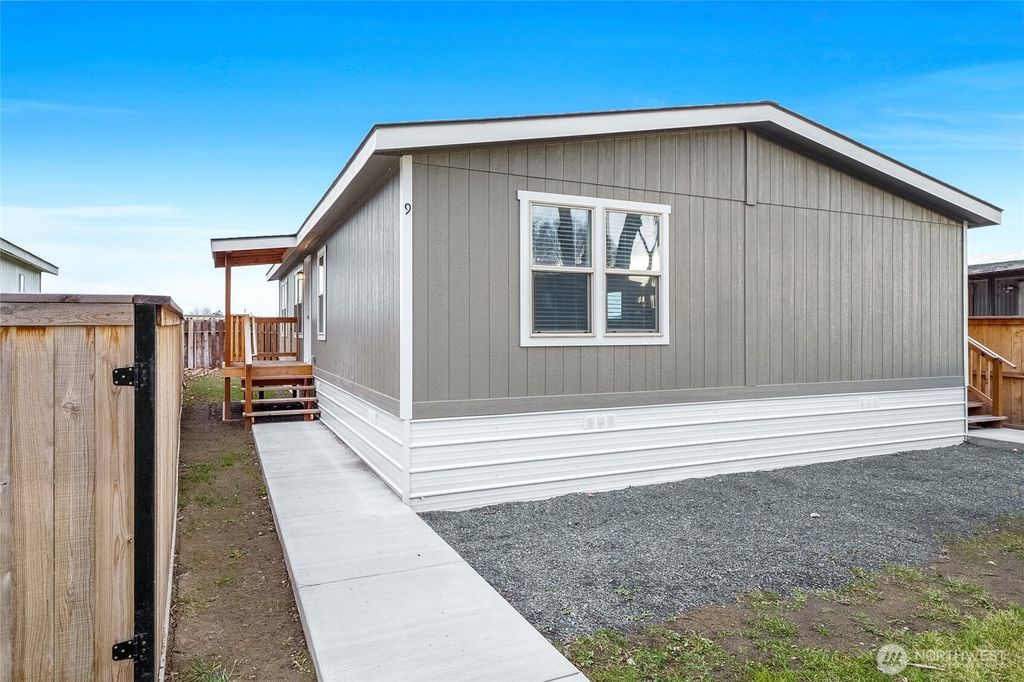 Photo of 3131 W Wapato Drive #9, Moses Lake, WA 98837 (MLS # 2469268)