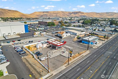 Photo of 1803 Fruitvale Boulevard, Yakima, WA 98902 (MLS # 2443718)