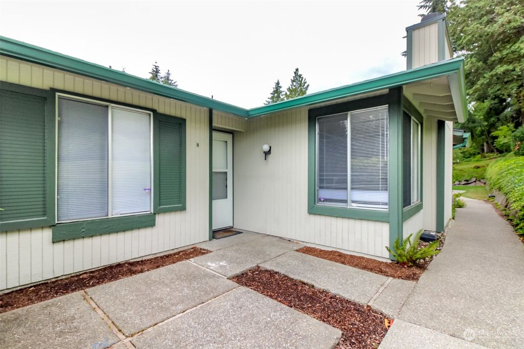 Photo of 516 S 325th Street #20H, Federal Way, WA 98003 (MLS # 2282645)