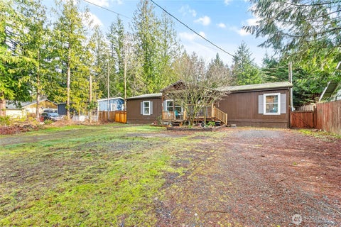 Photo of 172 Sprague Valley Drive, Maple Falls, WA 98266 (MLS # 2552147)
