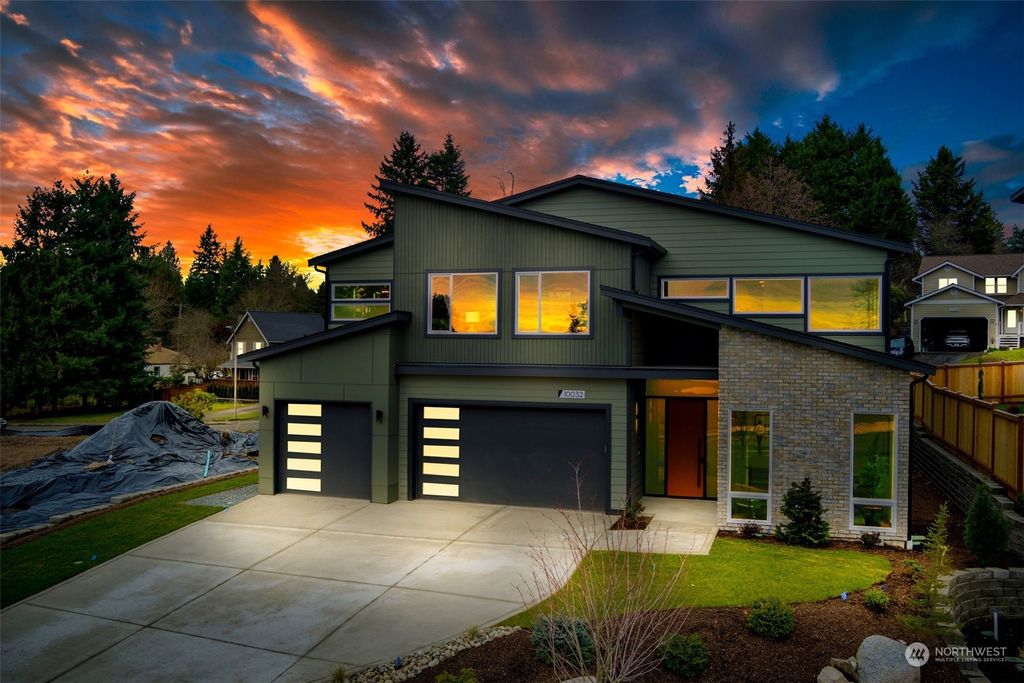 Photo of 10018 NE 196th Place, Bothell, WA 98011 (MLS # 2196120)