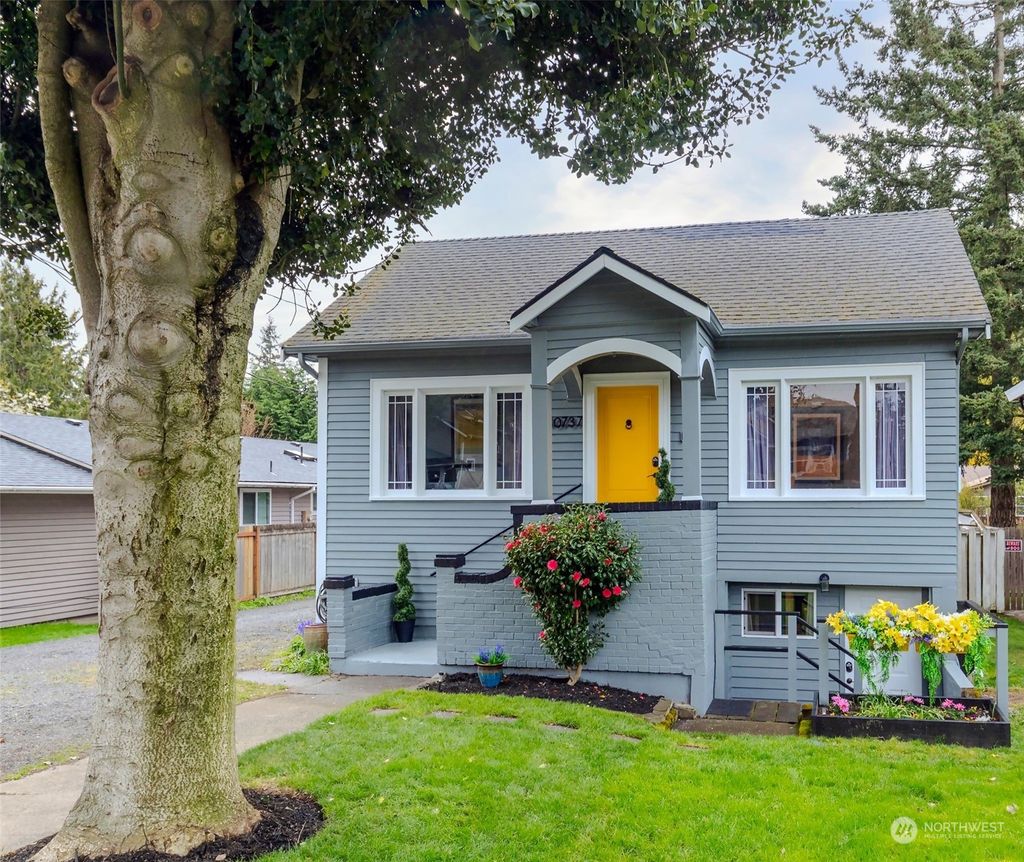 Photo of 10737 Evanston Avenue N, Seattle, WA 98133 (MLS # 2218849)
