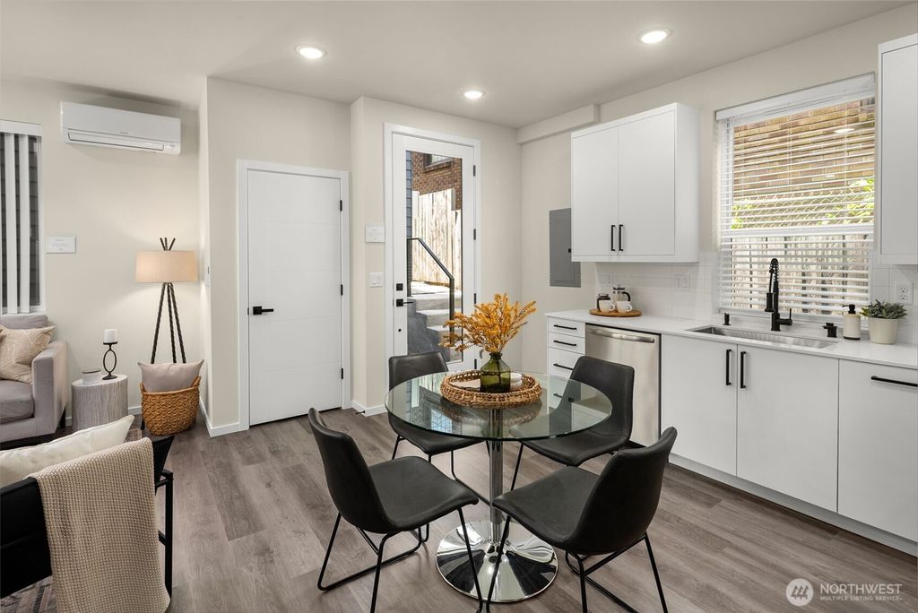 Photo of 1470 B 21st Avenue, Seattle, WA 98122 (MLS # 2186057)