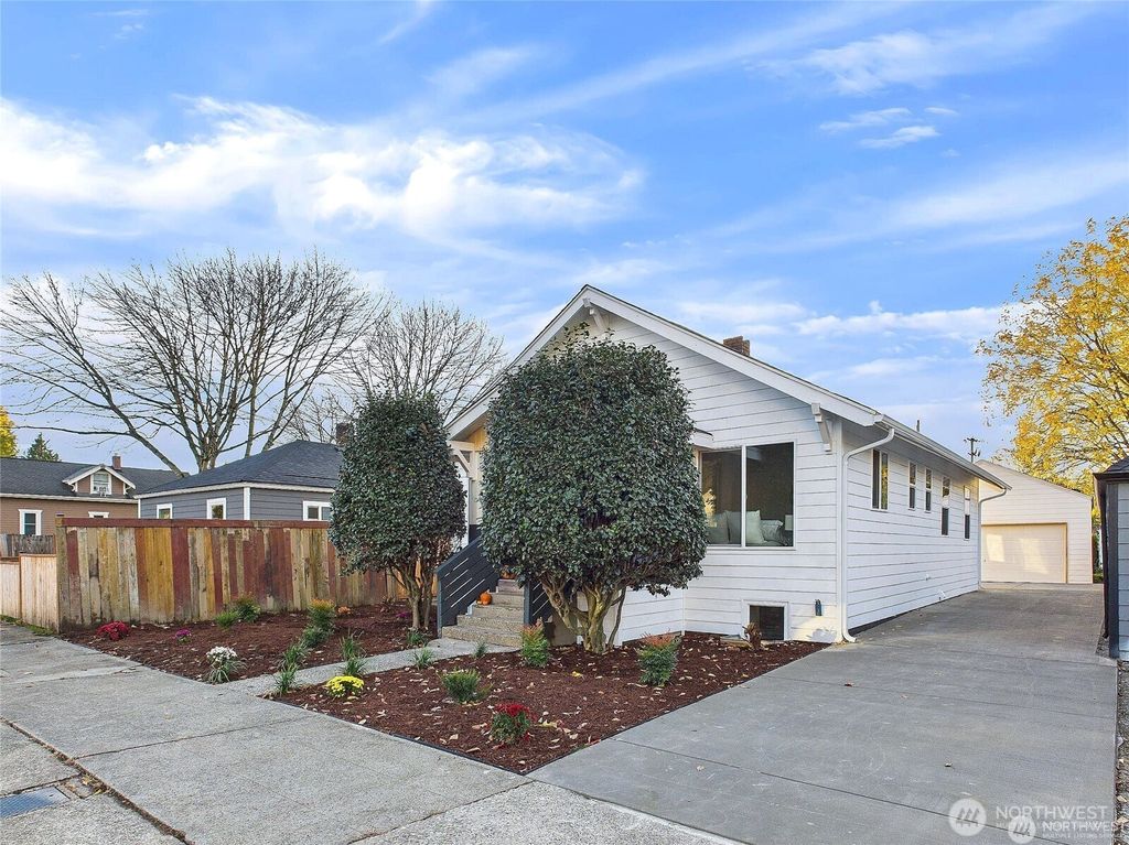 Photo of 305 Meadow Avenue N, Renton, WA 98057 (MLS # 2458696)
