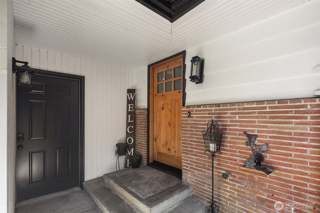 Photo of 7245 NE 170th Street, Kenmore, WA 98028 (MLS # 2440295)