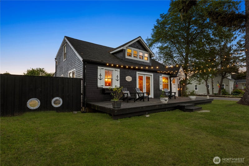 4202 L Place