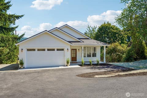 Photo of 2411 Sunrise Street, Kelso, WA 98626 (MLS # 2572520)