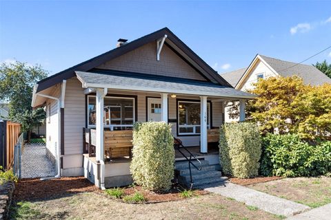 Photo of 109 S King Street, Centralia, WA 98531 (MLS # 2432686)