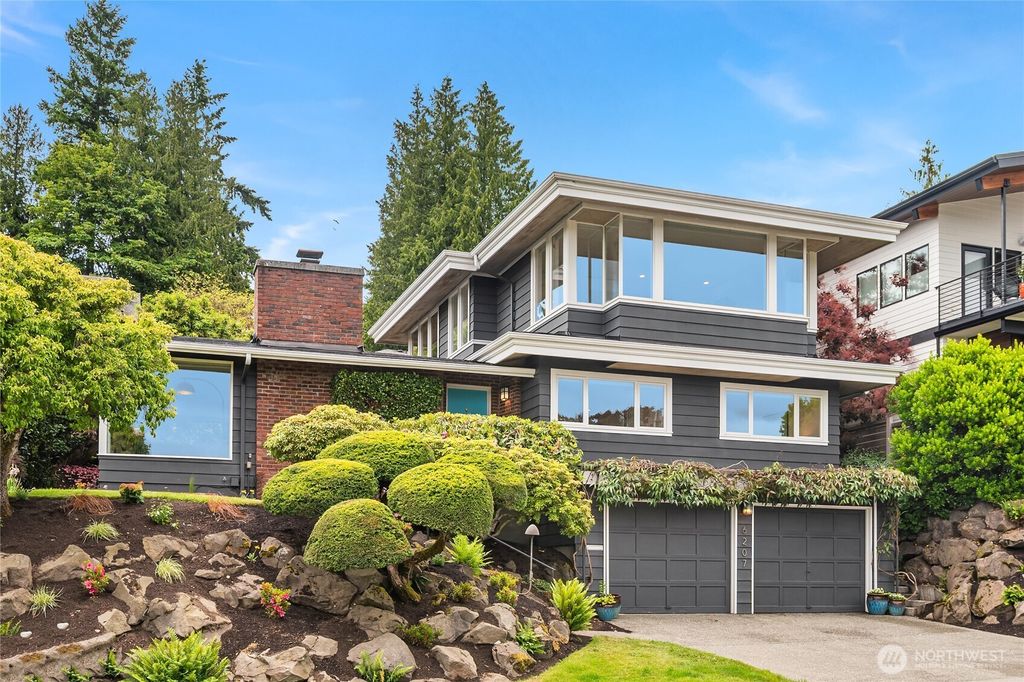 Photo of 6207 51st Avenue NE, Seattle, WA 98115 (MLS # 2386995)