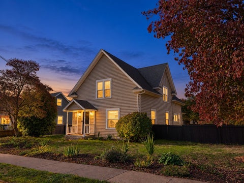 Photo of 504 7th Street SW, Puyallup, WA 98371 (MLS # 2595478)