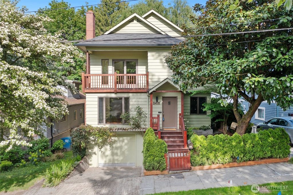 Photo of 2418 Federal Avenue E, Seattle, WA 98102 (MLS # 2409358)