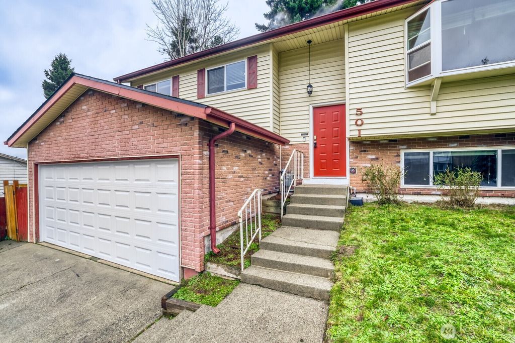 Photo of 501 75th Place SW, Everett, WA 98203 (MLS # 2465983)