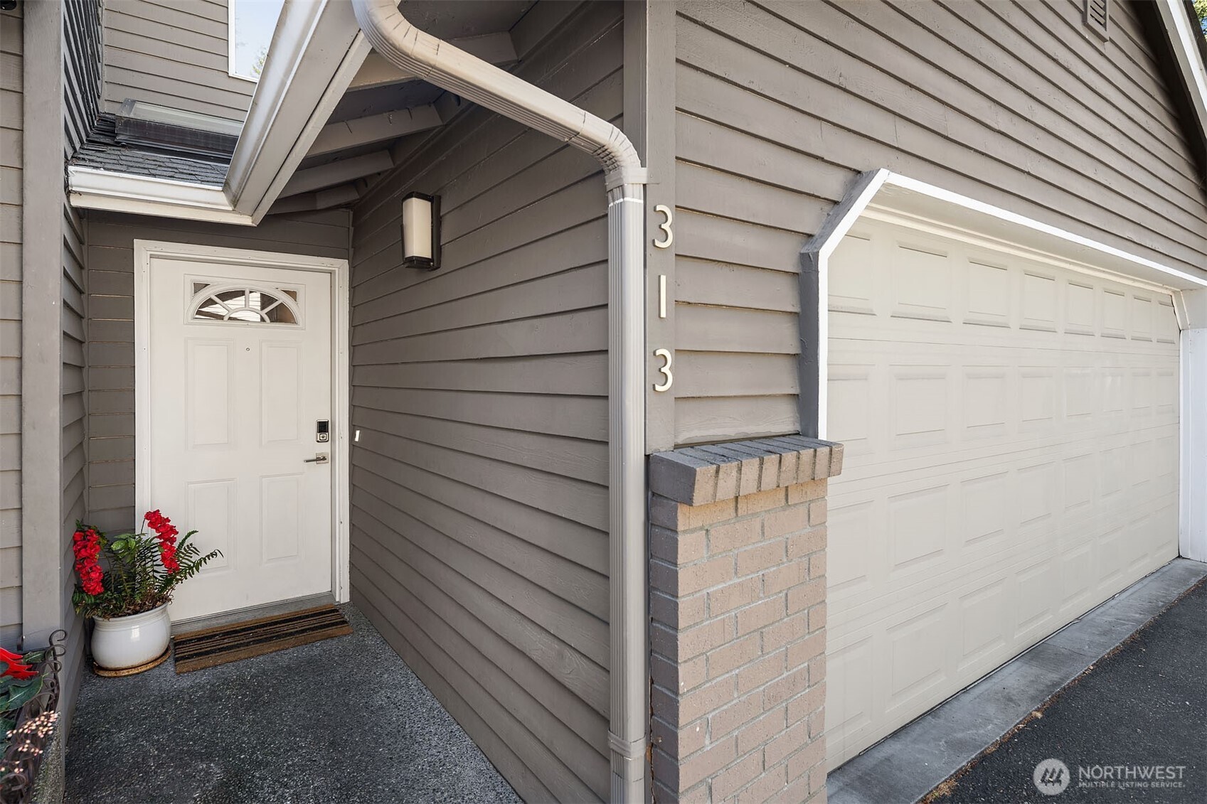 313 7th Avenue S 6