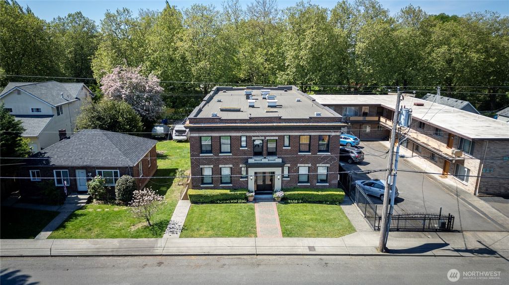Photo of 1003 N 1st Street, Renton, WA 98057 (MLS # 2526901)