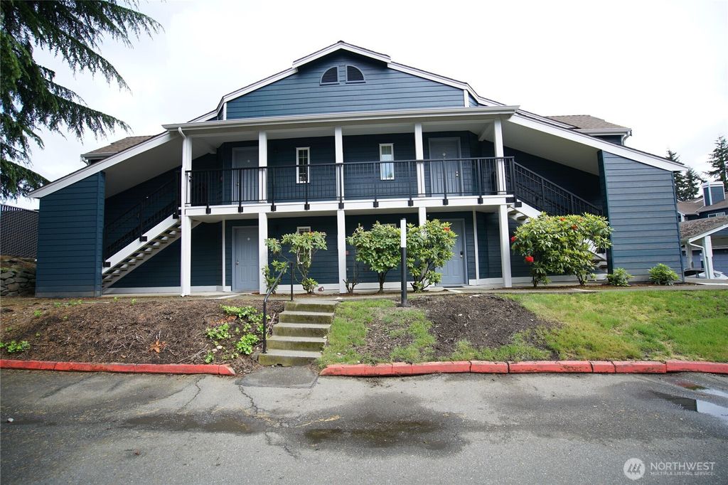 Photo of 215 SW 100th Street #B-102, Everett, WA 98201 (MLS # 2525418)
