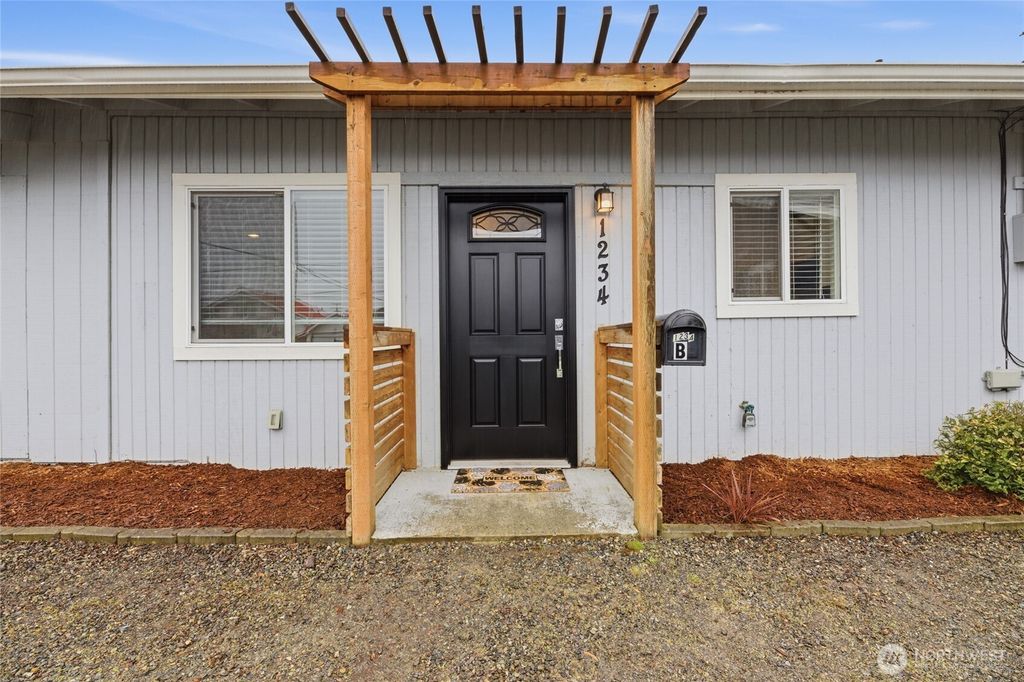 Photo of 1234 Lincoln Avenue #B, Enumclaw, WA 98022 (MLS # 2483250)