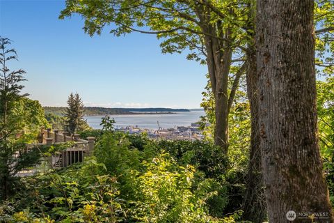 2531 11th Avenue W Seattle WA 98119