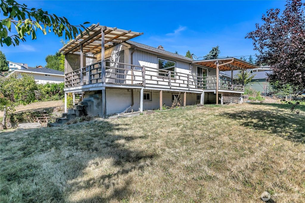 Photo of 21325 6th Avenue S, Des Moines, WA 98198 (MLS # 2432934)