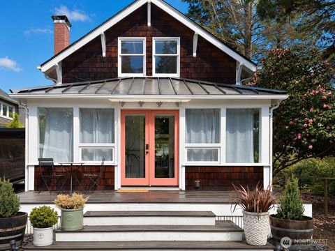 Photo of 172 Grow Avenue NW, Bainbridge Island, WA 98110 (MLS # 2506399)