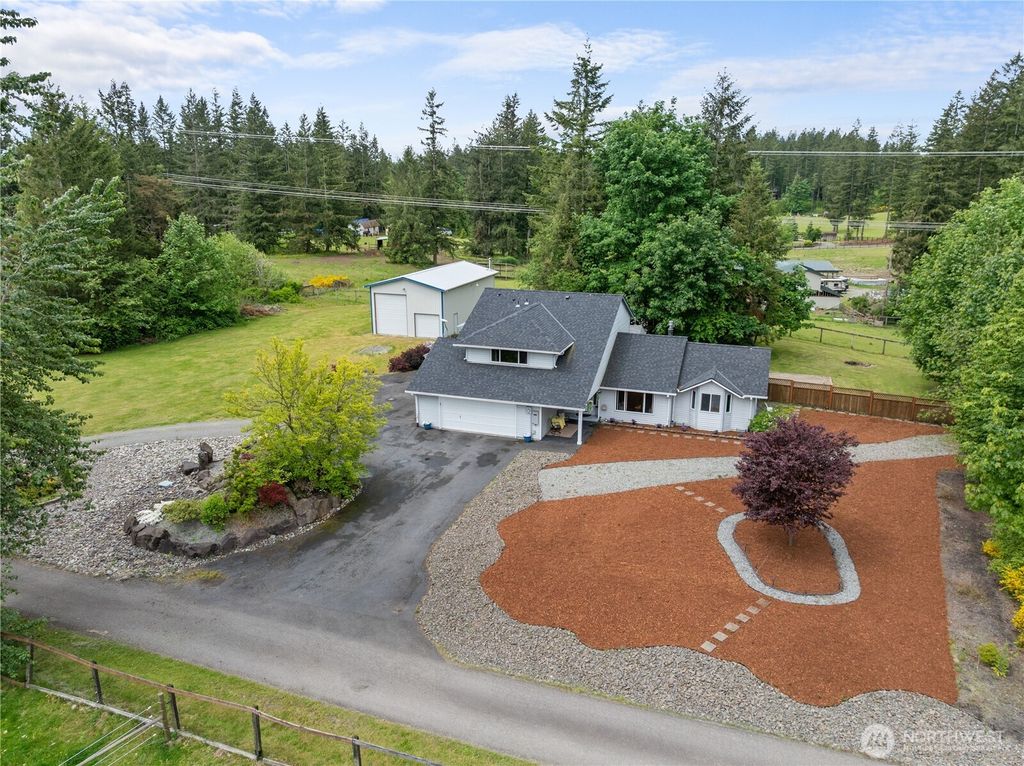 Photo of 37911 300th Avenue SE, Enumclaw, WA 98022 (MLS # 2383149)