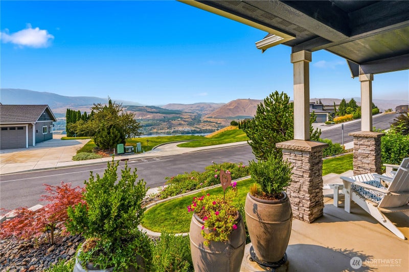 2769 SE Falcon View Drive